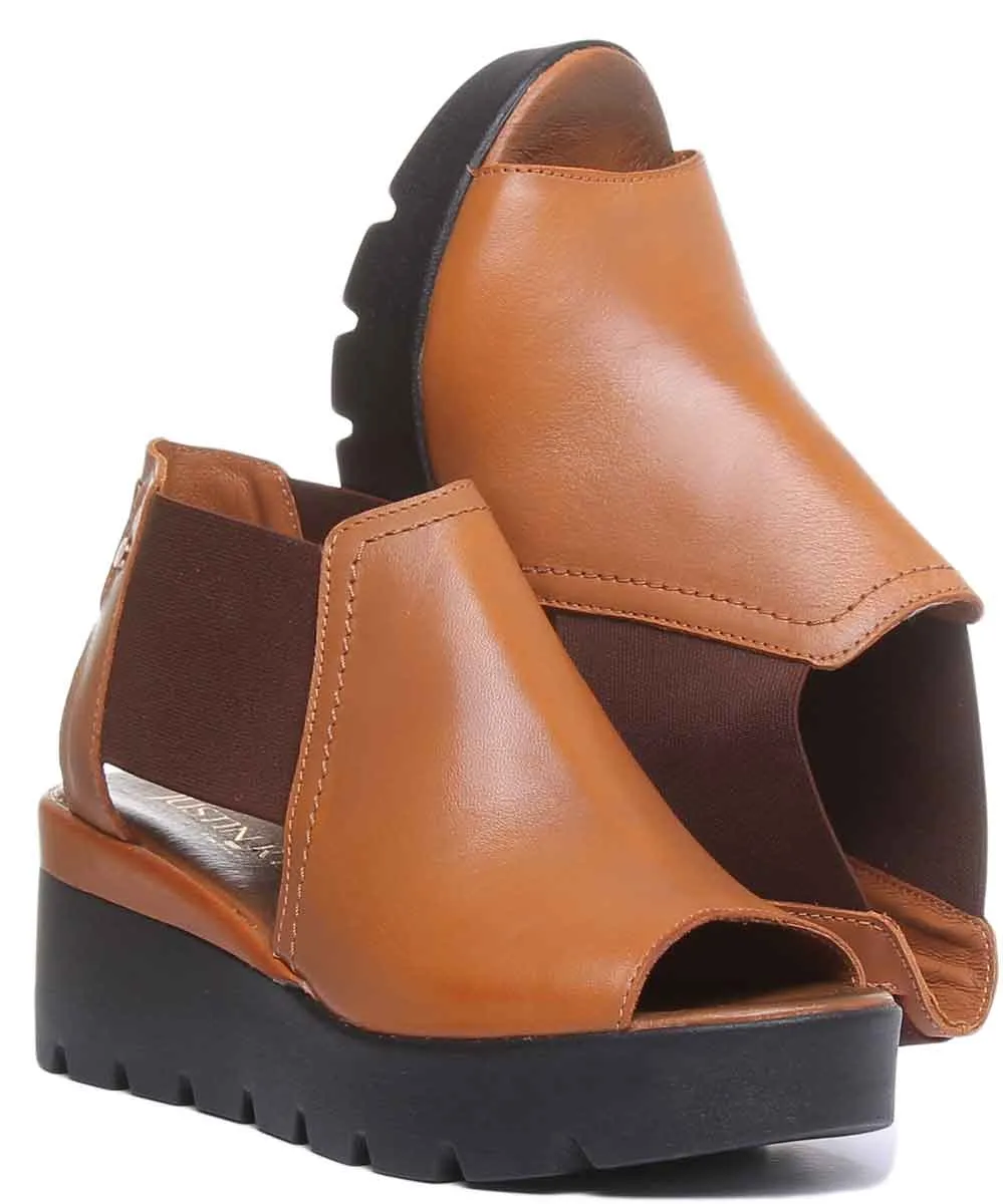 7100 Leather Chelsea Style Sandal In Tan
