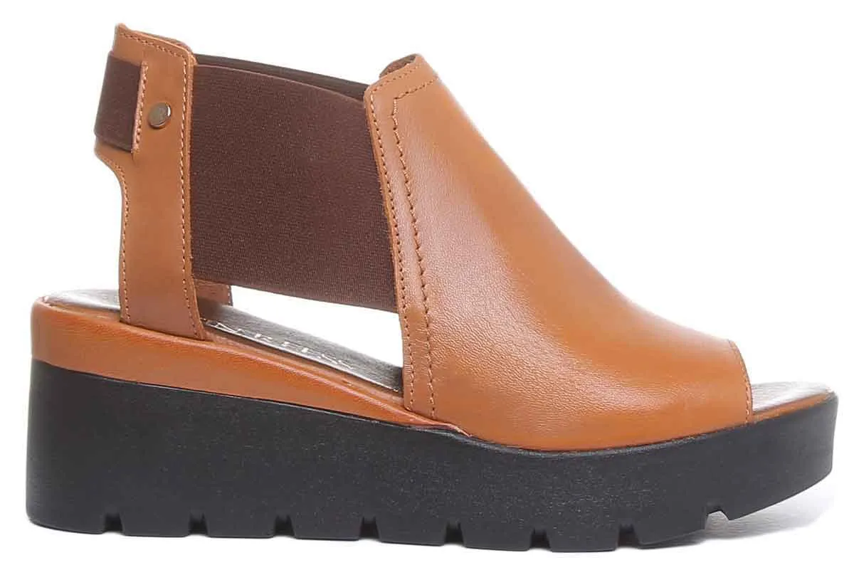 7100 Leather Chelsea Style Sandal In Tan