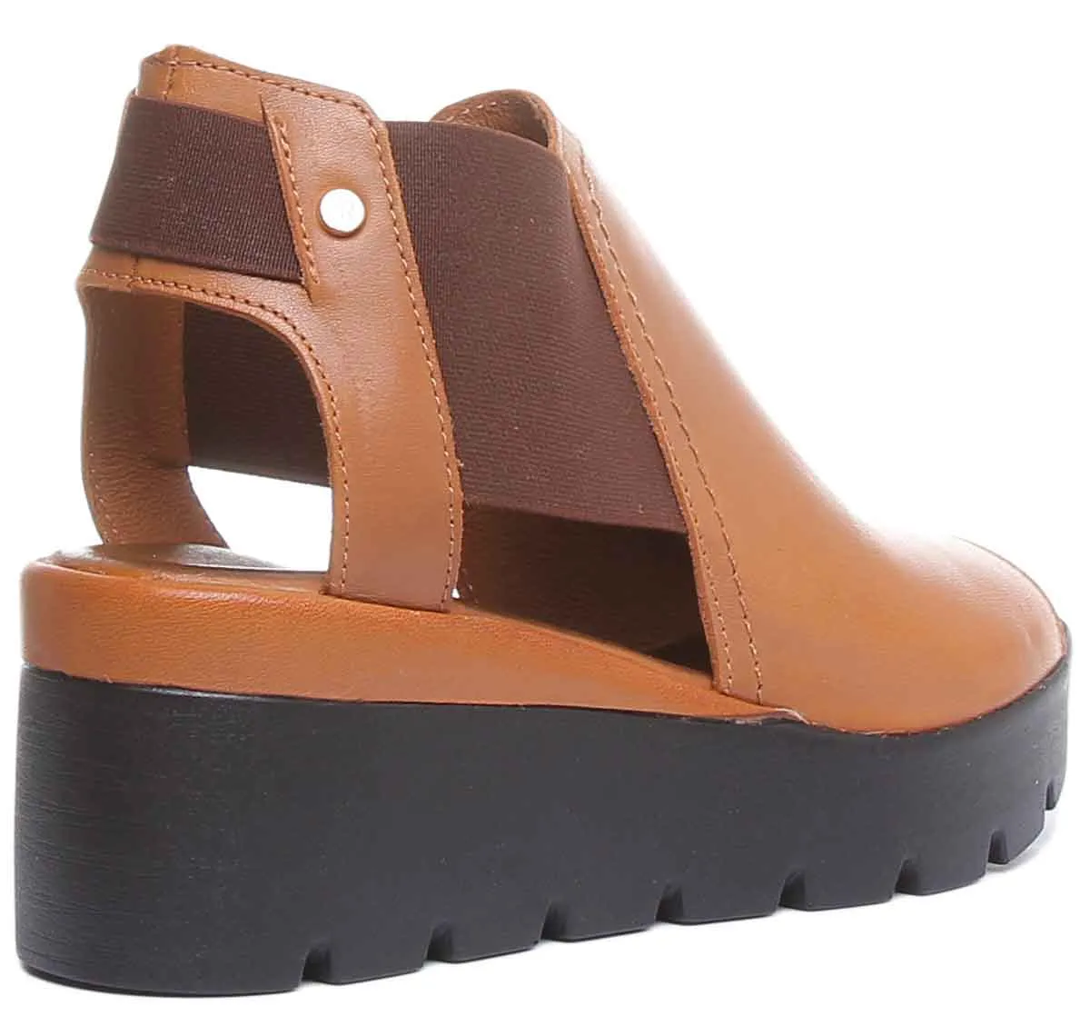 7100 Leather Chelsea Style Sandal In Tan