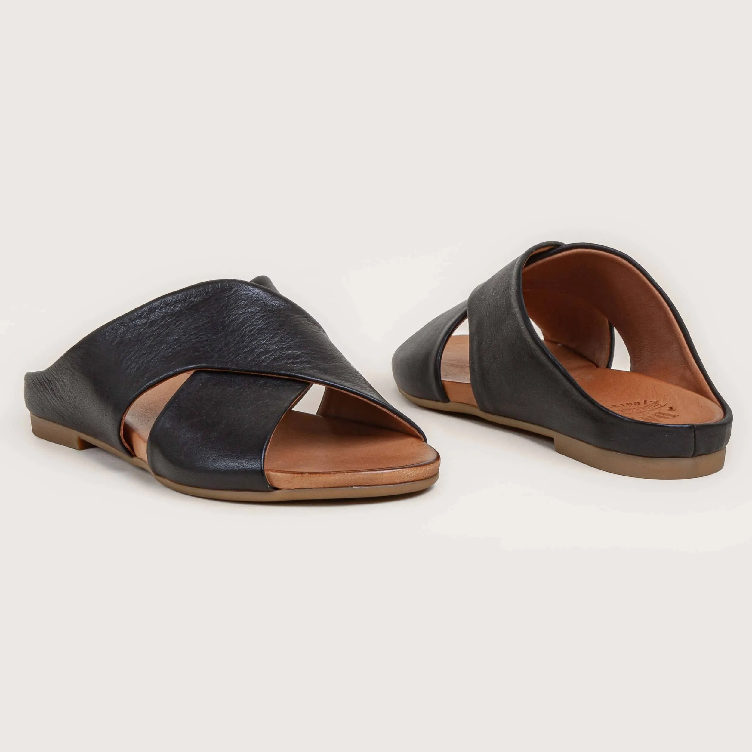 Hampton - Black