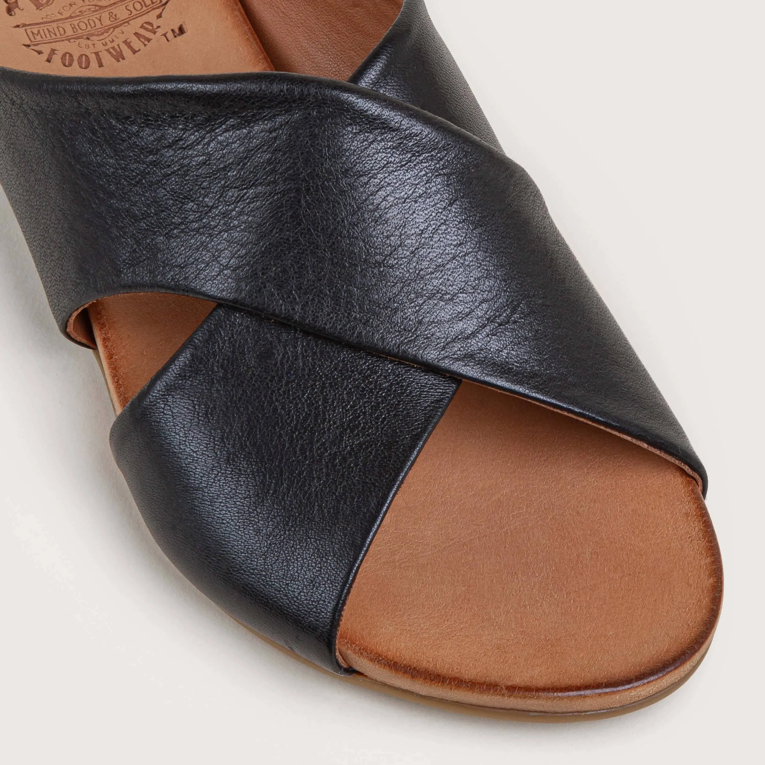 Hampton - Black