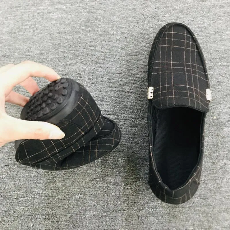 Men's Spring Leather Loafers With Metal Decoration