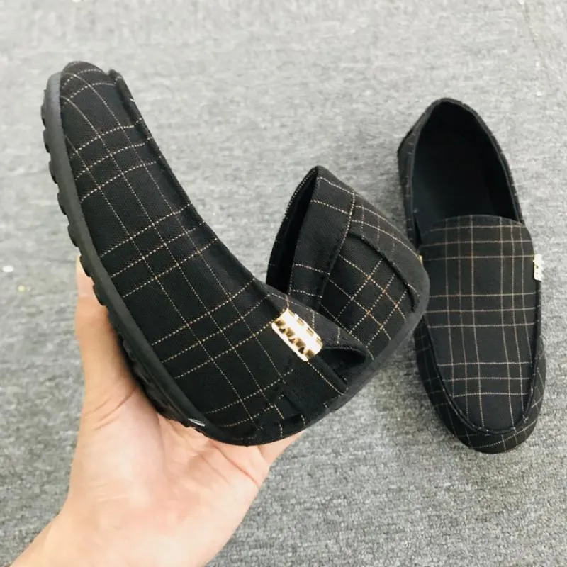 Men's Spring Leather Loafers With Metal Decoration