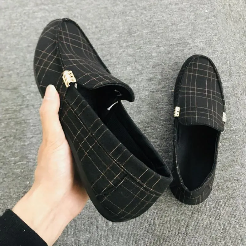 Men's Spring Leather Loafers With Metal Decoration