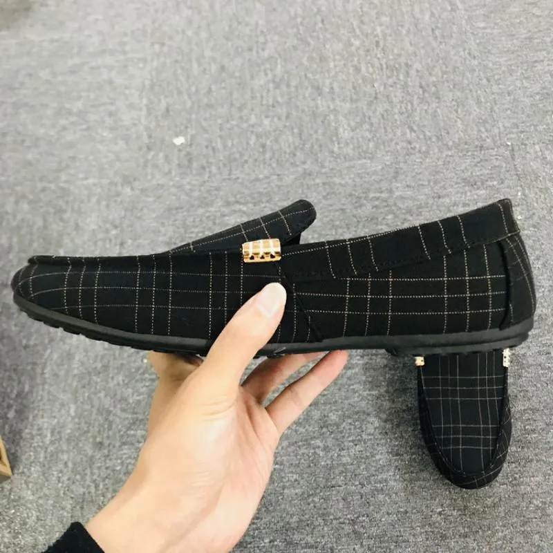 Men's Spring Leather Loafers With Metal Decoration